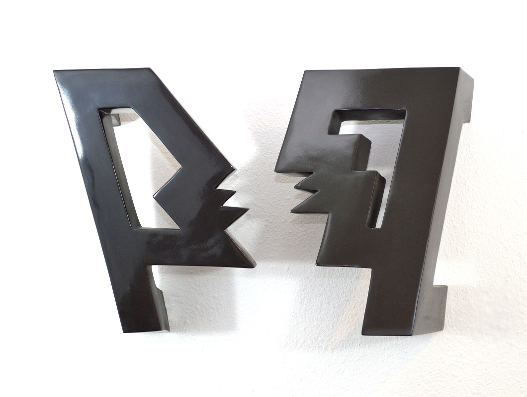 Sculpture: Steel Kiss